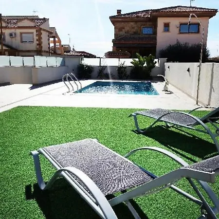 Domicil De Luxe וילה טורבייחה