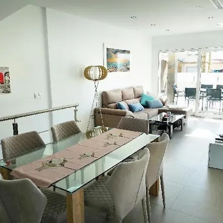 Domicil De Luxe וילה טורבייחה